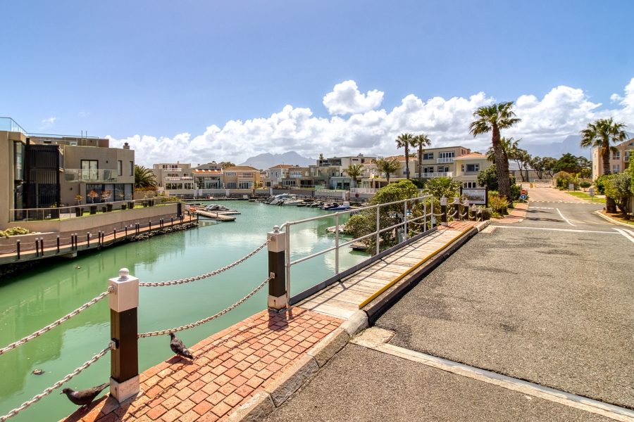 2 Bedroom Property for Sale in Harbour Island Western Cape
